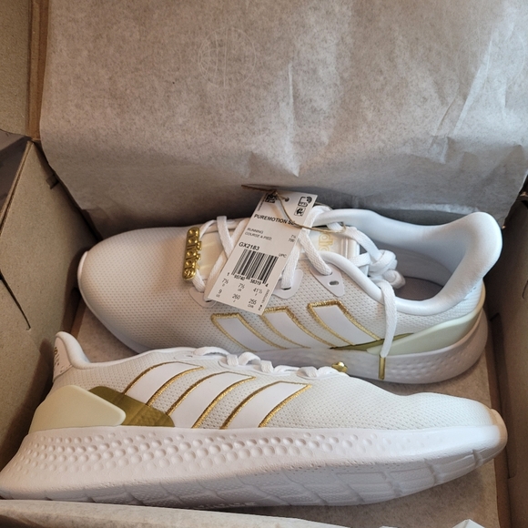 Ladies Adidas Sneaker - Picture 5 of 10